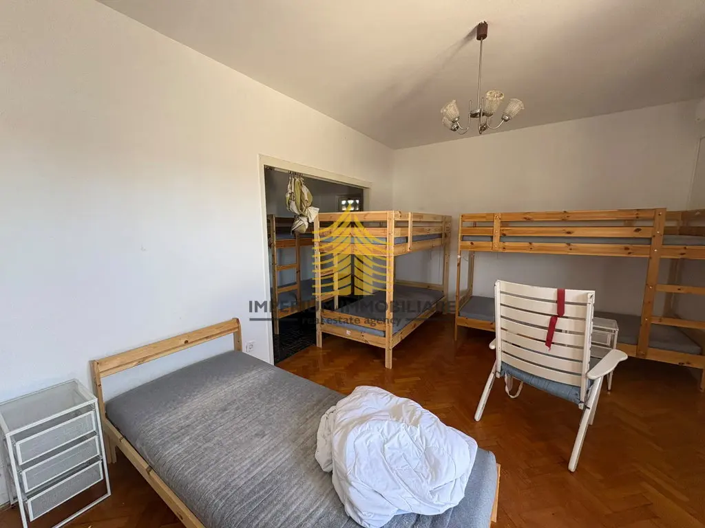 Kuća za najam – Kaštel Lukšić, 300 m², 7-sobni – fotografija 2