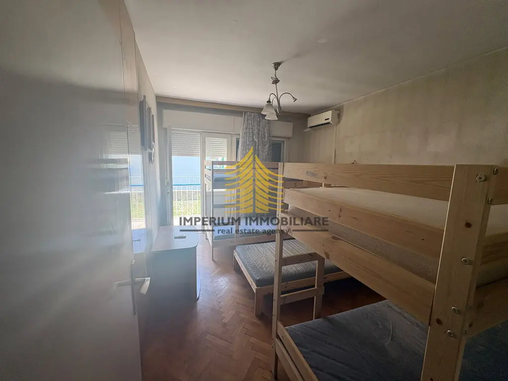 Kuća za najam – Kaštel Lukšić, 300 m², 7-sobni
