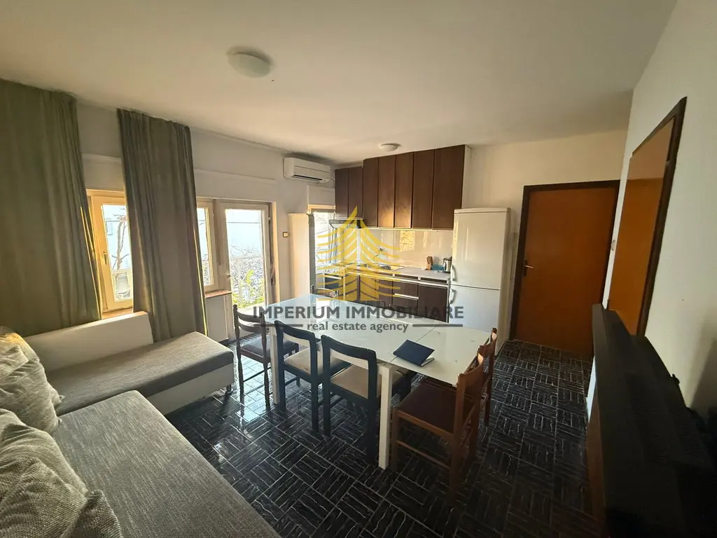 Kuća za najam – Kaštel Stari, Kaštel Novi, 226 m², 12-sobni