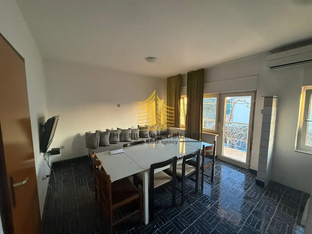 Kuća za najam – Kaštel Stari, Kaštel Novi, 226 m², 12-sobni – fotografija 3