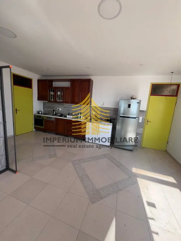 Kuća za najam – Kaštel Sućurac, 480 m², 11-sobni – fotografija 6