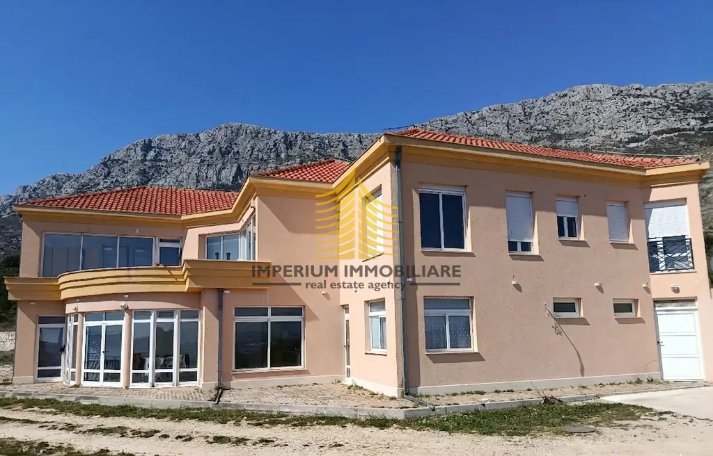 Kuća za najam – Kaštel Sućurac, 480 m², 11-sobni