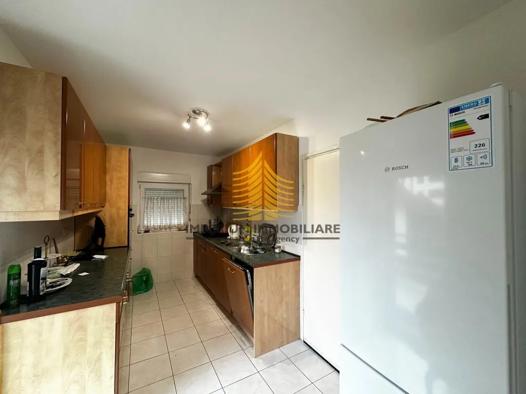 Kuća za najam – Velika Gorica, 270 m², 7-sobni – fotografija 2