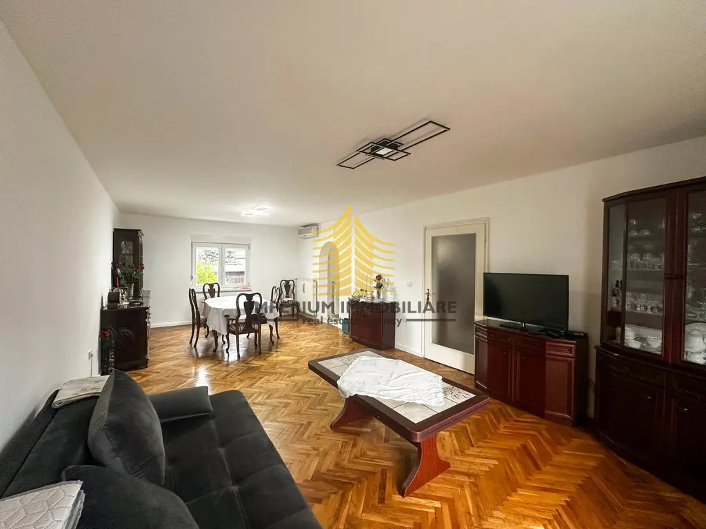 Kuća za najam – Velika Gorica, 270 m², 7-sobni