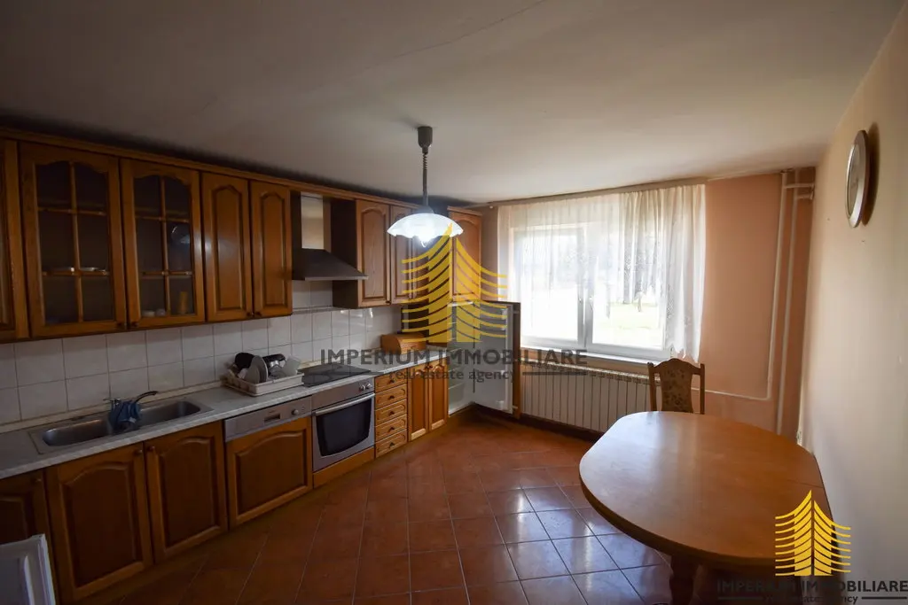 Kuća za najam – Velika Gorica, 289 m², 10-sobni