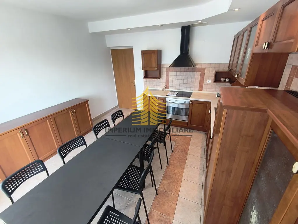 Kuća za najam – Sesvete, Zagreb, 200 m², 8-sobni