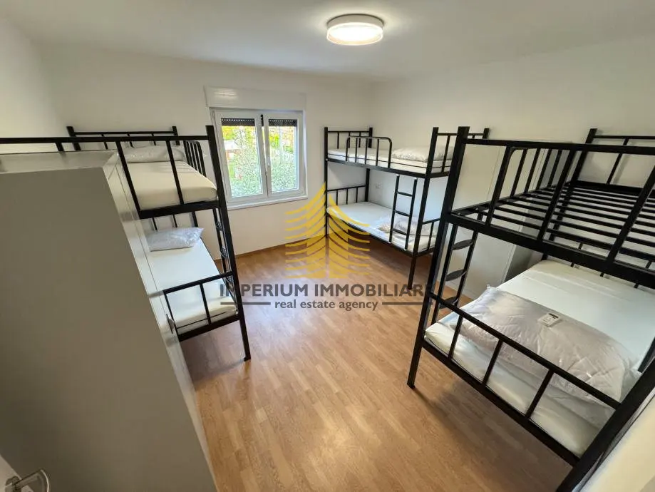 Kuća za najam – Sesvete, Zagreb, 300 m², 8-sobni