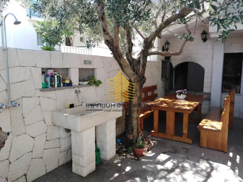 Kuća na prodaju – Slatine, Arbanija, 420 m², 14-sobni