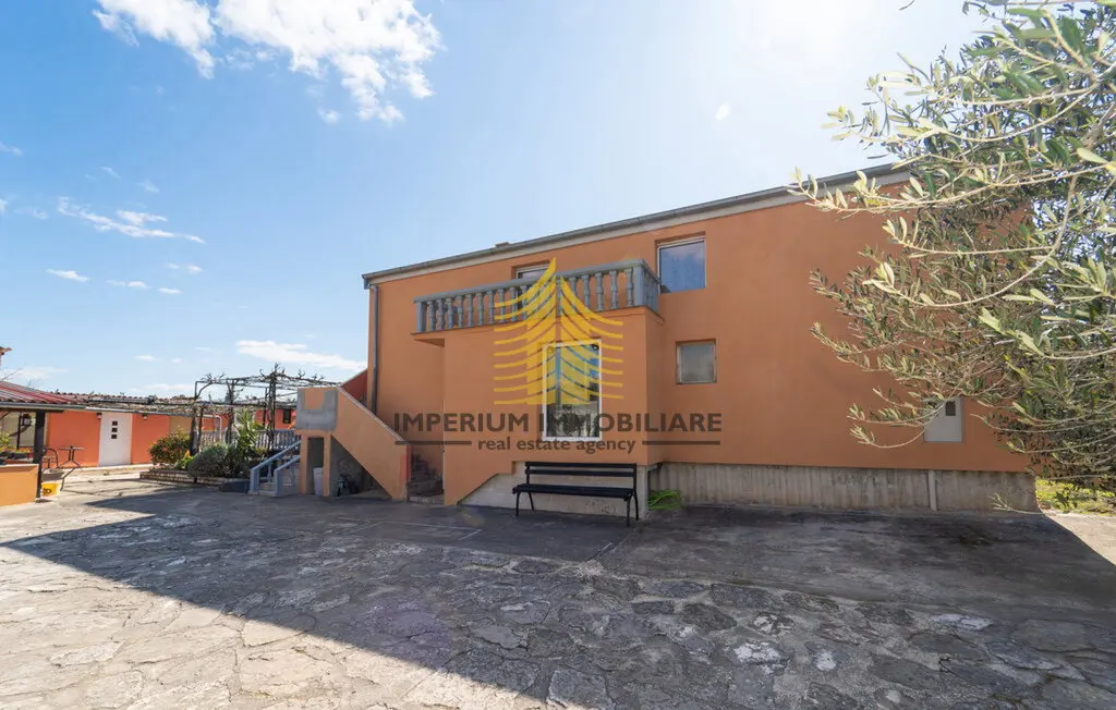 Kuća na prodaju – Karin, Benkovac, 250 m², 16-sobni – fotografija 2
