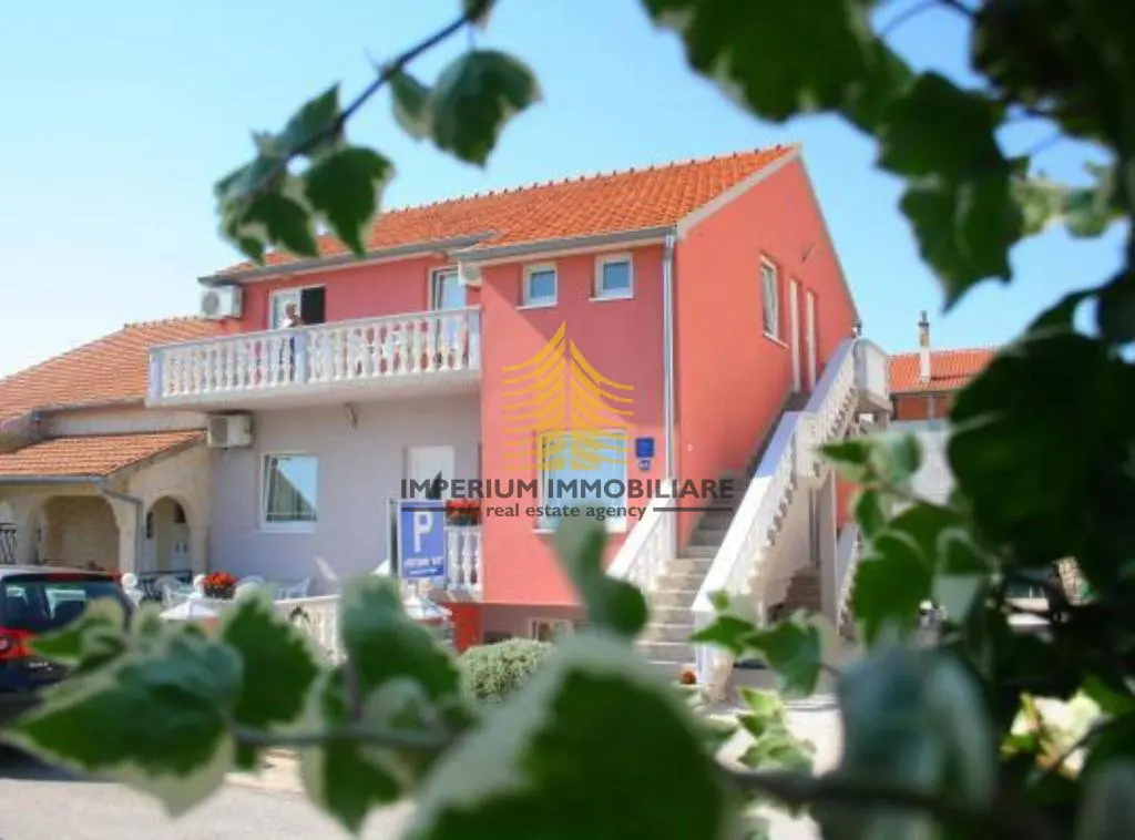 Kuća na prodaju – Biograd na Moru, 264 m², 8-sobni
