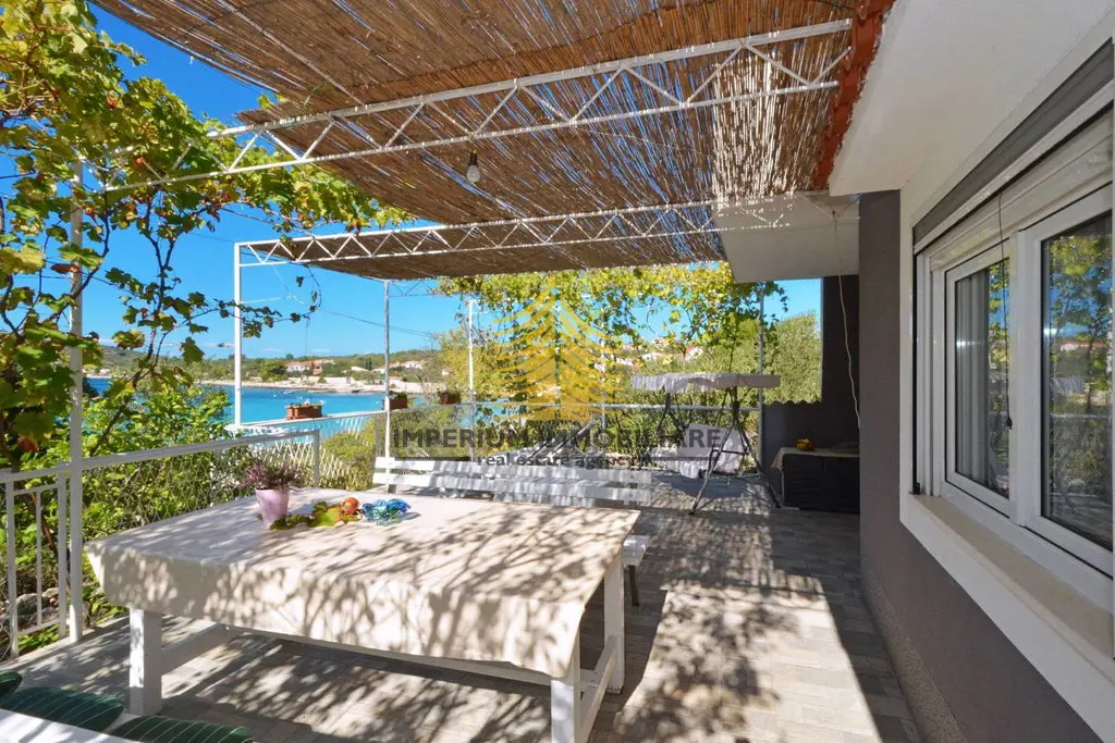 Kuća na prodaju – Drvenik Veliki, Drvenik Mali, 130 m², 4-sobni