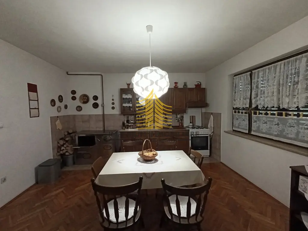 Kuća na prodaju – Duga Resa, 350 m², 5-sobni