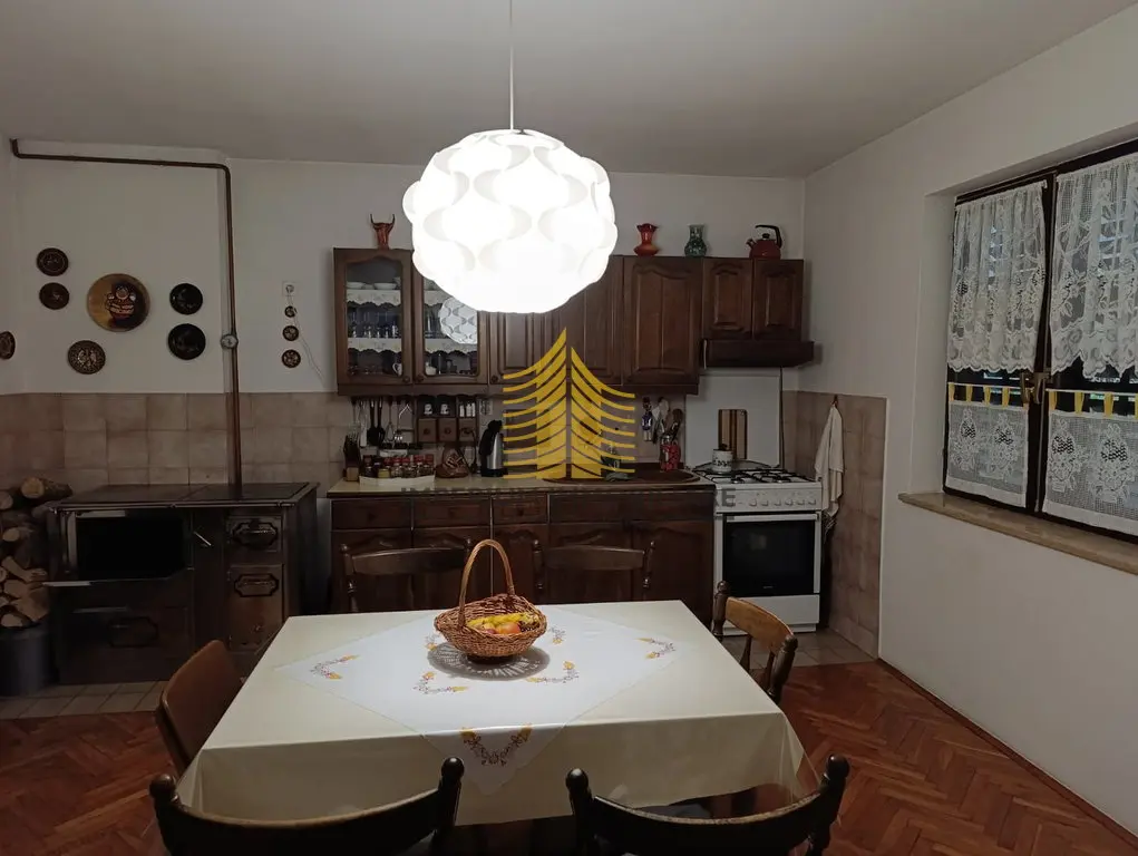 Kuća na prodaju – Duga Resa, 350 m², 5-sobni – fotografija 2