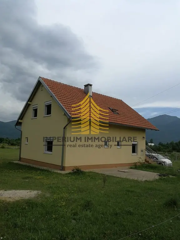 Kuća na prodaju – Gračac, 140 m², 8-sobni – fotografija 3