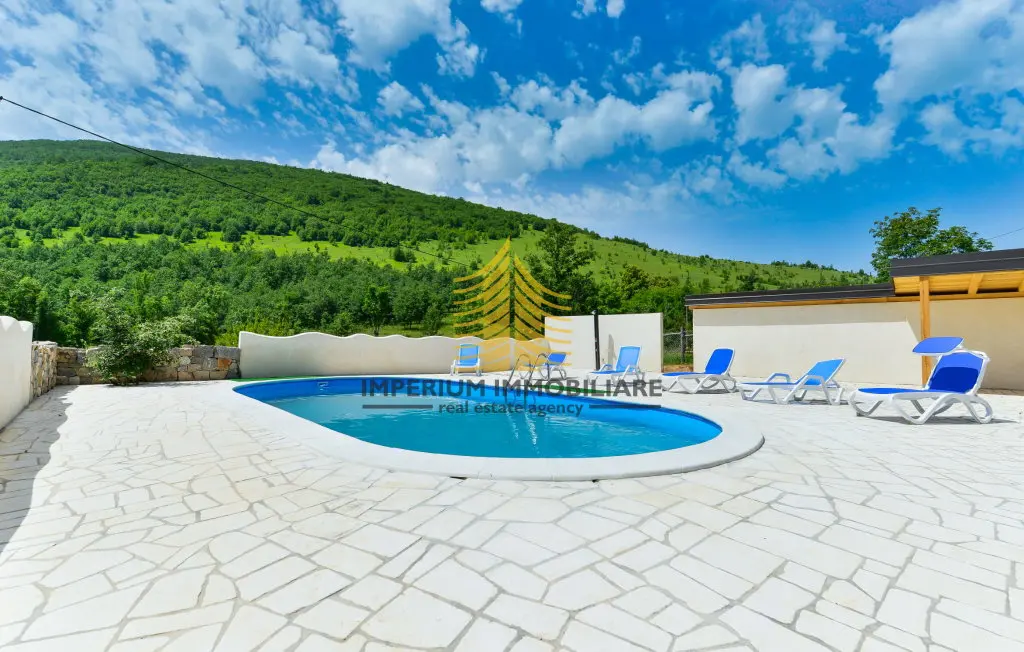 Kuća na prodaju – Gračac, 210 m², 5-sobni – fotografija 3