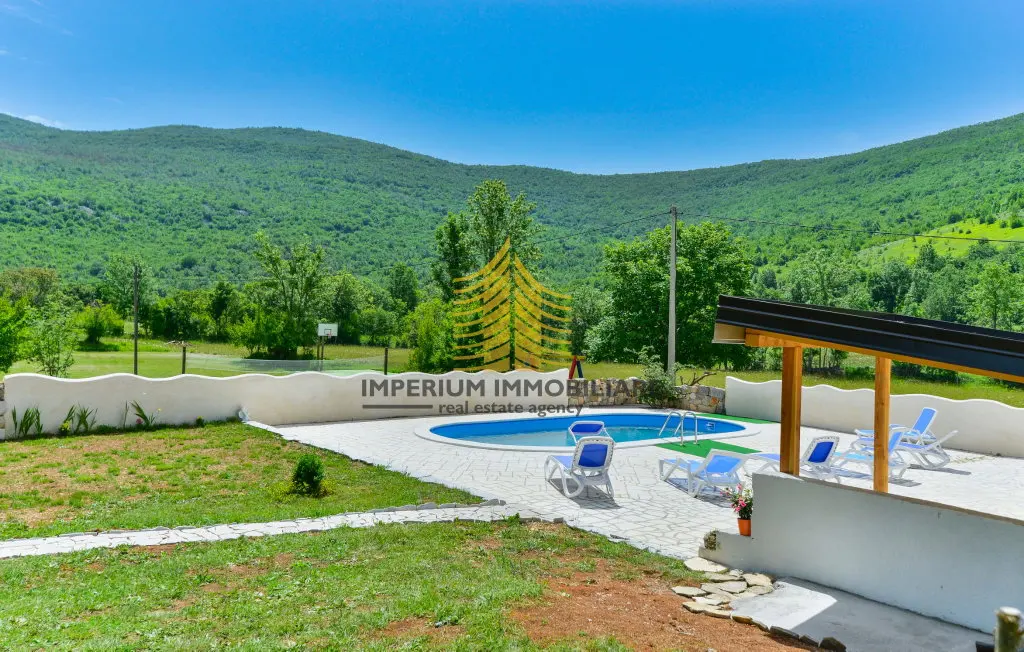 Kuća na prodaju – Gračac, 210 m², 5-sobni – fotografija 4