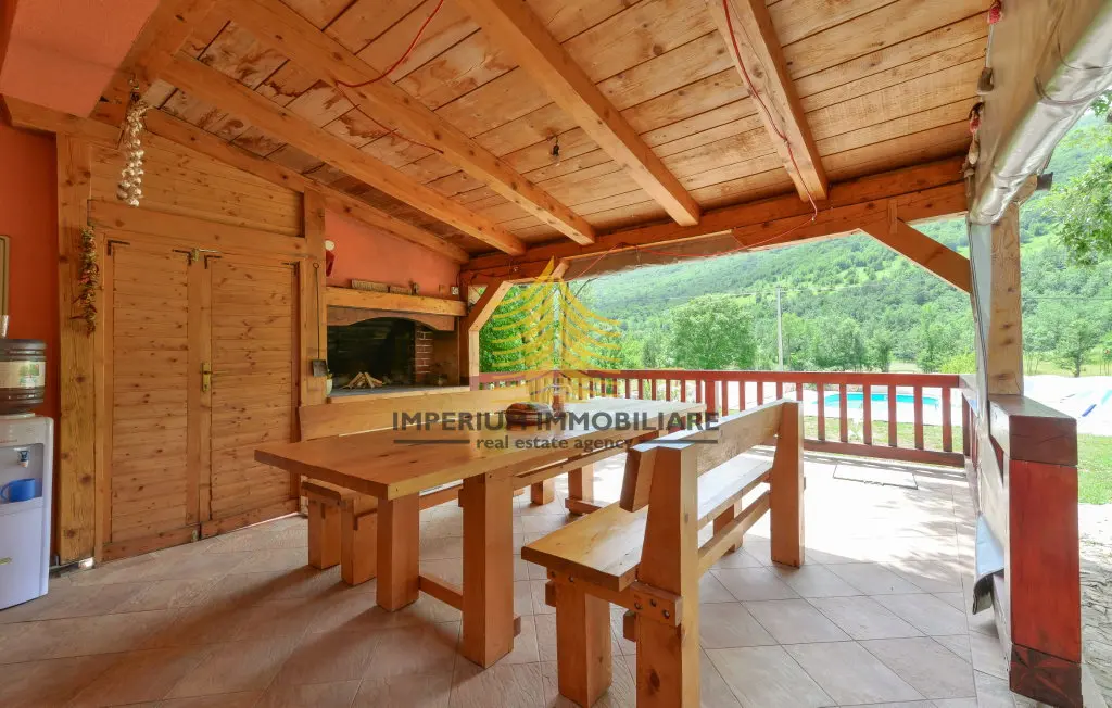 Kuća na prodaju – Gračac, 210 m², 5-sobni – fotografija 5