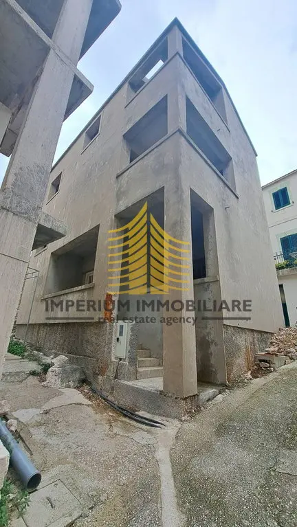 Kuća na prodaju – Igrane, 150 m², 6-sobni