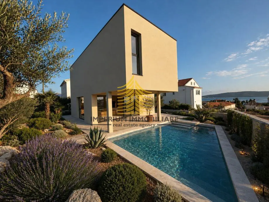 Kuća na prodaju – Kaštel Gomilica, 200 m², 4-sobni – fotografija 2