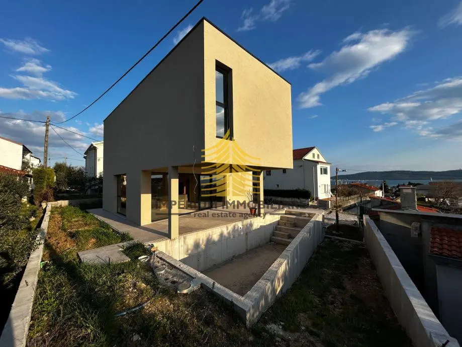 Kuća na prodaju – Kaštel Gomilica, 200 m², 4-sobni – fotografija 4