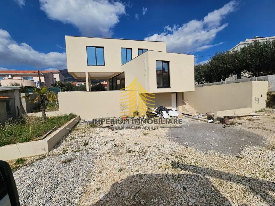 Kuća na prodaju – Kaštel Gomilica, 200 m², 4-sobni