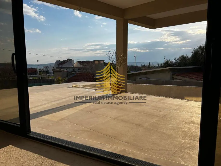 Kuća na prodaju – Kaštel Gomilica, 200 m², 4-sobni – fotografija 5