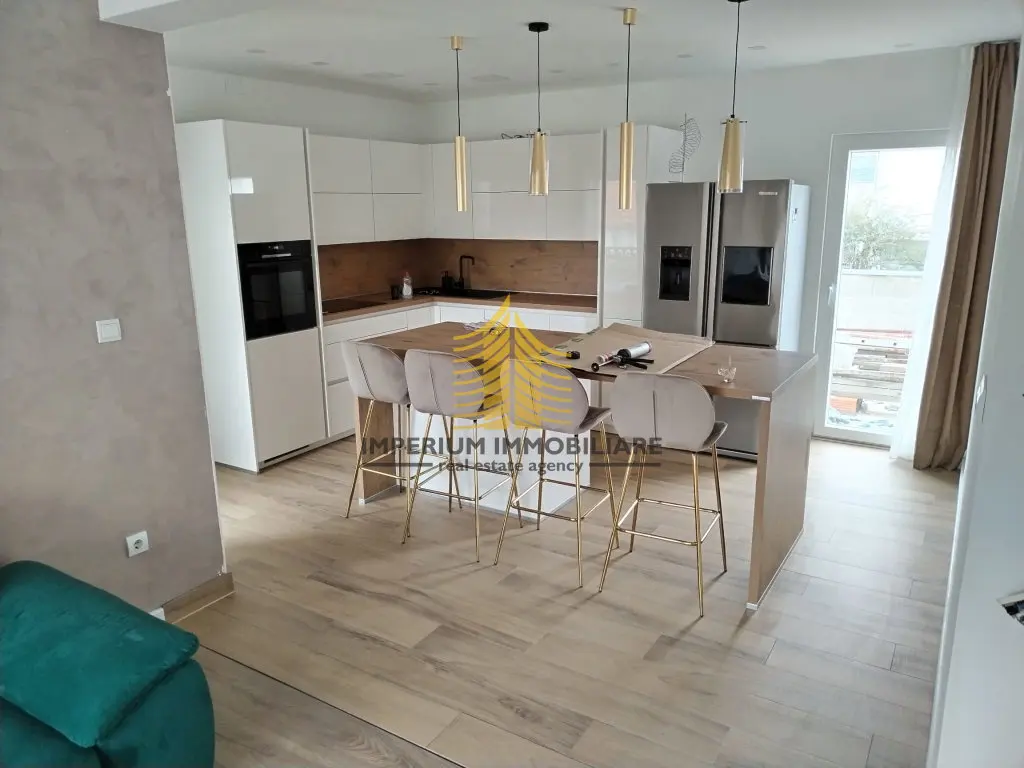 Kuća na prodaju – Kaštel Kambelovac, 180 m², 6-sobni – fotografija 4