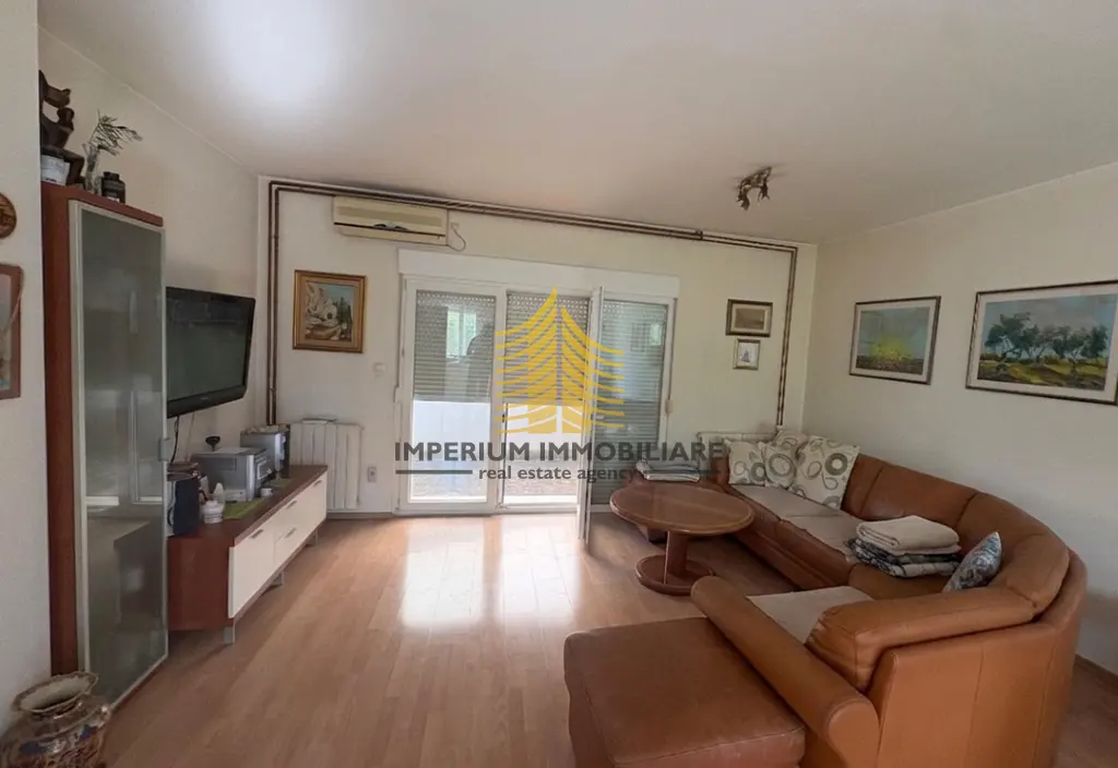 Kuća na prodaju – Kaštel Lukšić, 170 m², 4-sobni – fotografija 2