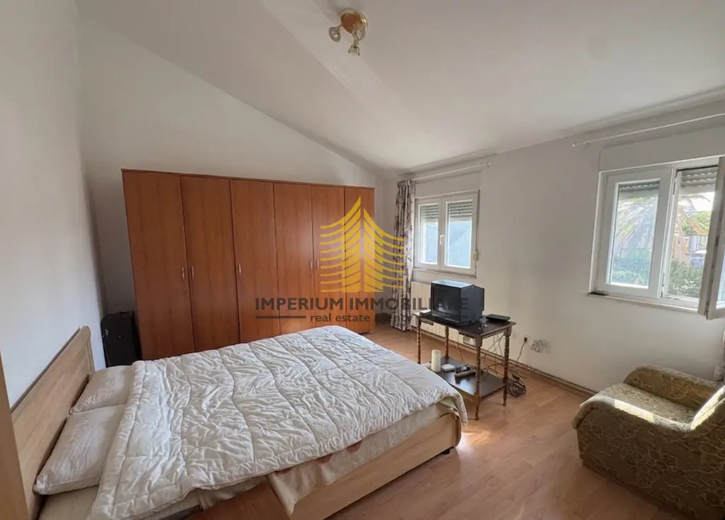 Kuća na prodaju – Kaštel Lukšić, 170 m², 4-sobni – fotografija 3