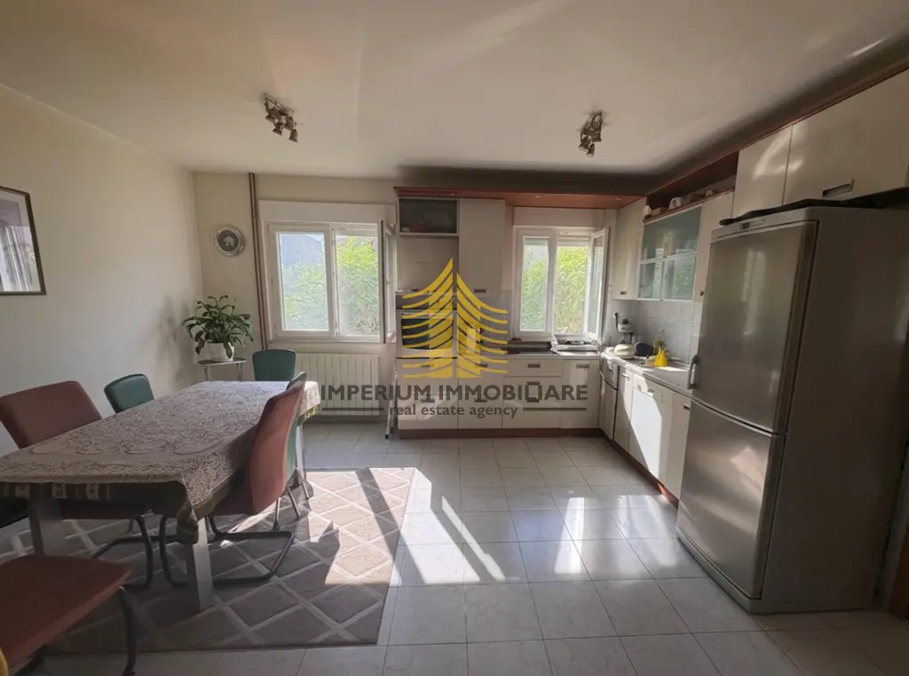 Kuća na prodaju – Kaštel Lukšić, 170 m², 4-sobni