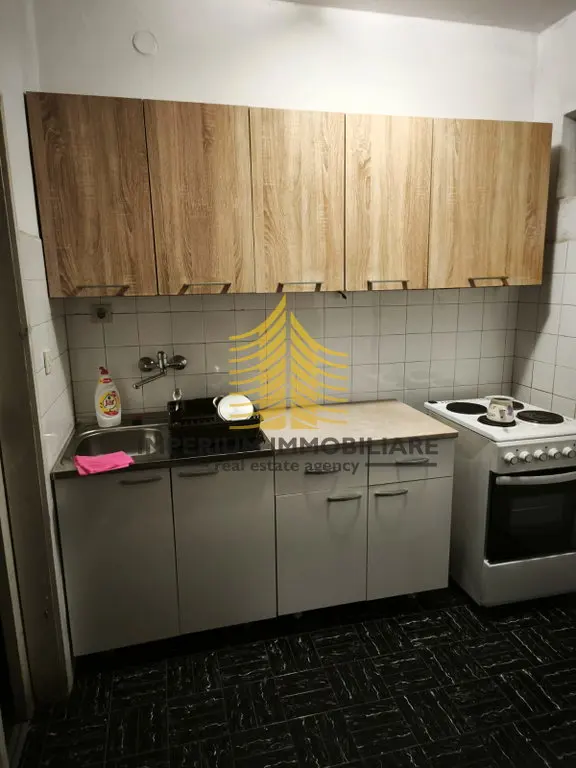 Kuća na prodaju – Kaštel Lukšić, 300 m², 7-sobni