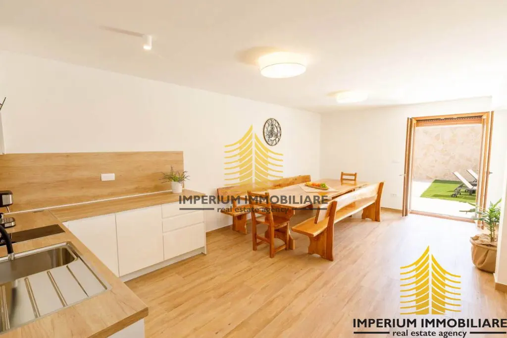 Kuća na prodaju – Kaštel Lukšić, 450 m², 5-sobni – fotografija 6