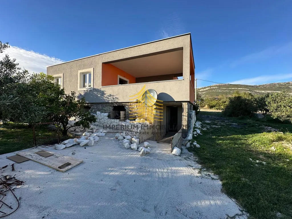 Kuća na prodaju – Kaštel Novi, 156 m², 4-sobni – fotografija 3
