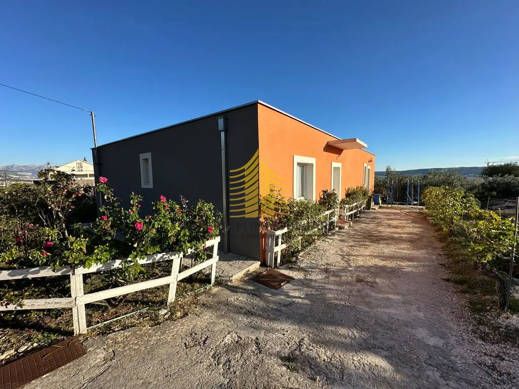 Kuća na prodaju – Kaštel Novi, 156 m², 4-sobni