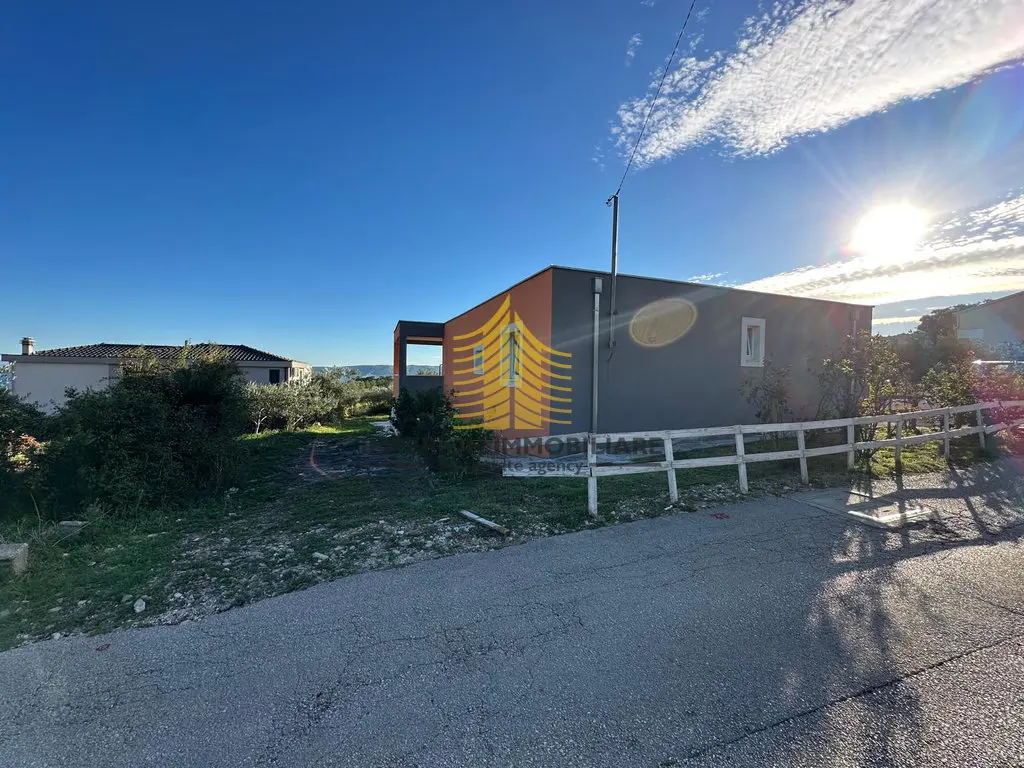 Kuća na prodaju – Kaštel Novi, 156 m², 4-sobni – fotografija 6