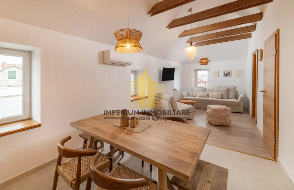Kuća na prodaju – Kaštel Stari, Kaštel Novi, 150 m², 3-sobni