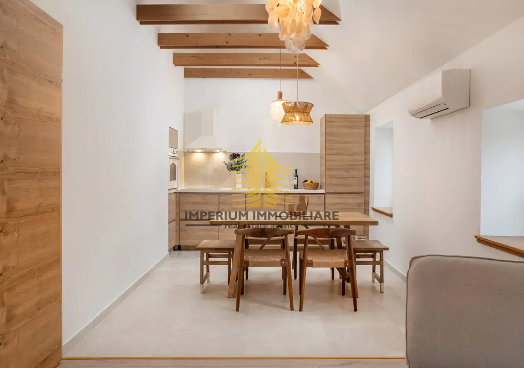 Kuća na prodaju – Kaštel Stari, Kaštel Novi, 150 m², 3-sobni – fotografija 2