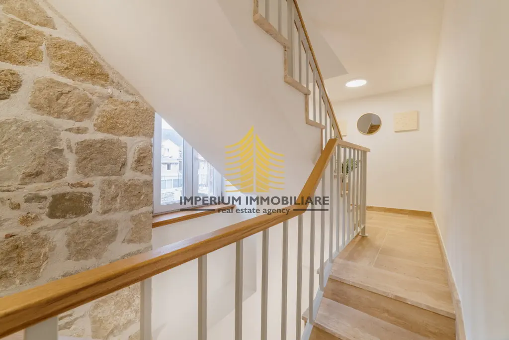 Kuća na prodaju – Kaštel Stari, Kaštel Novi, 150 m², 3-sobni – fotografija 5