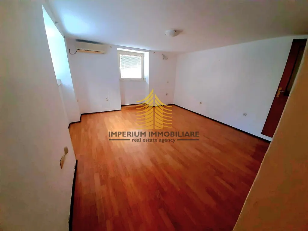 Kuća na prodaju – Kaštel Stari, Kaštel Novi, 200 m², 5-sobni