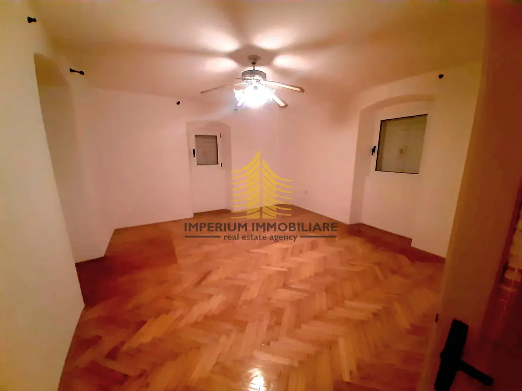 Kuća na prodaju – Kaštel Stari, Kaštel Novi, 200 m², 5-sobni – fotografija 2