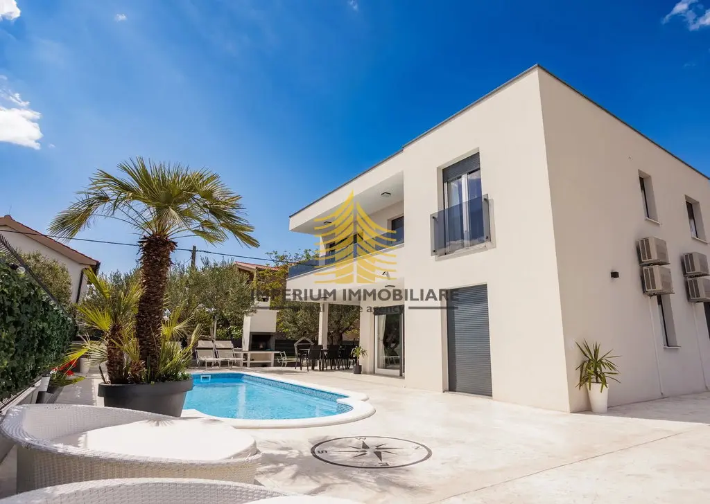 Kuća na prodaju – Kaštel Stari, 190 m², 4-sobni