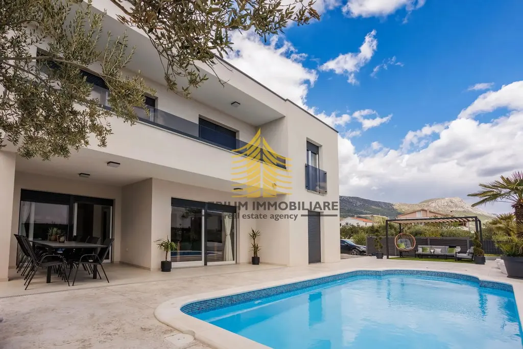 Kuća na prodaju – Kaštel Stari, 190 m², 4-sobni – fotografija 2