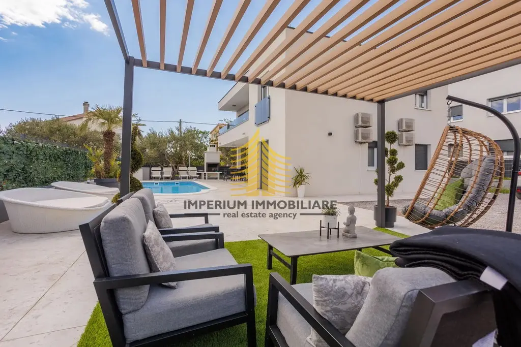 Kuća na prodaju – Kaštel Stari, 190 m², 4-sobni – fotografija 3