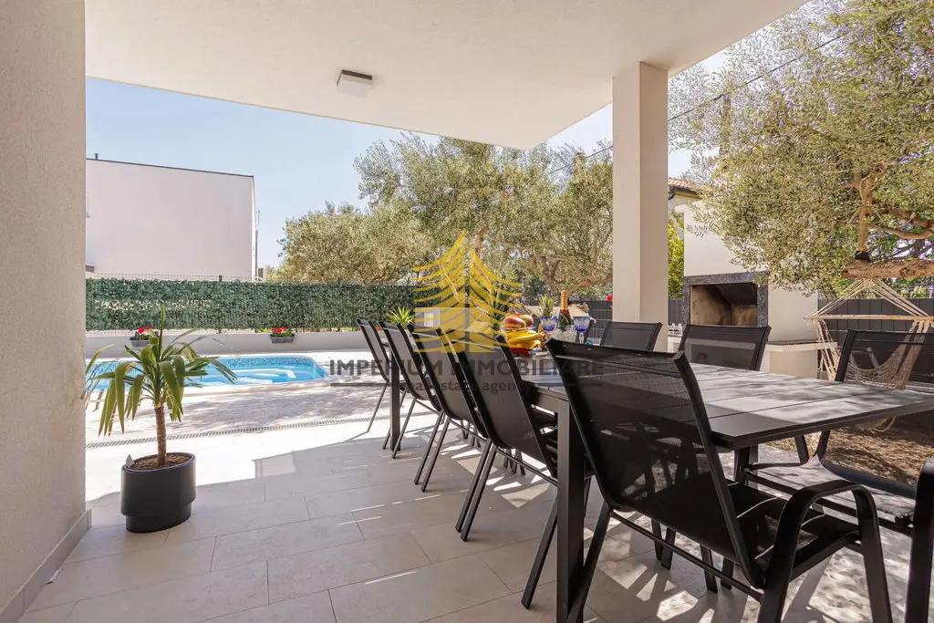 Kuća na prodaju – Kaštel Stari, 190 m², 4-sobni – fotografija 4