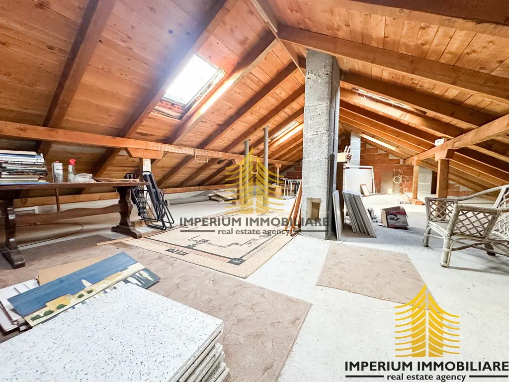 Kuća na prodaju – Kaštel Sućurac, 140 m², 4-sobni – fotografija 3