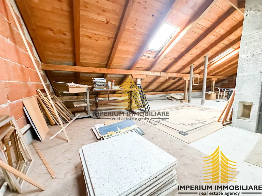 Kuća na prodaju – Kaštel Sućurac, 140 m², 4-sobni – fotografija 4