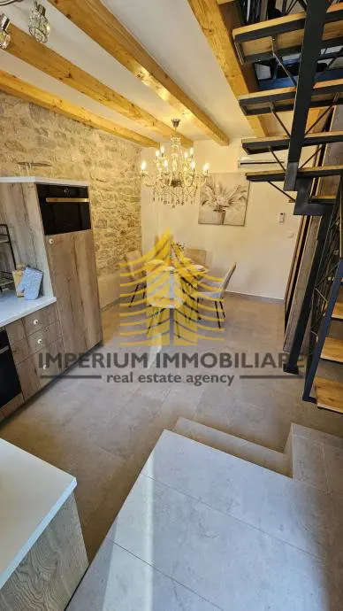 Kuća na prodaju – Kaštel Sućurac, 60 m², 1-sobni – fotografija 2