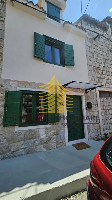 Kuća na prodaju – Kaštel Sućurac, 60 m², 1-sobni – fotografija 3