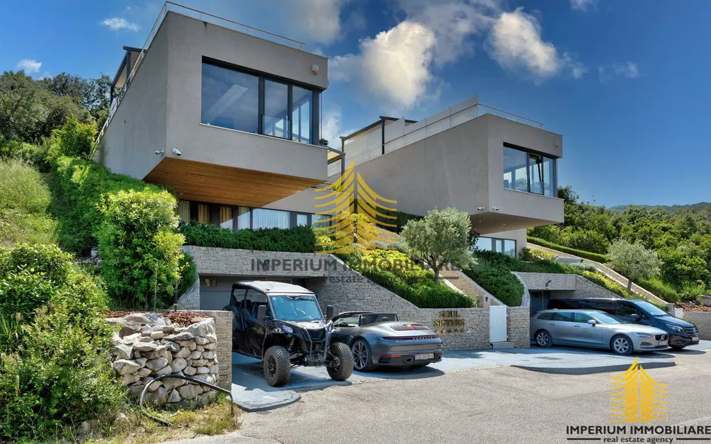 Kuća na prodaju – Korčula, 682 m², 8-sobni