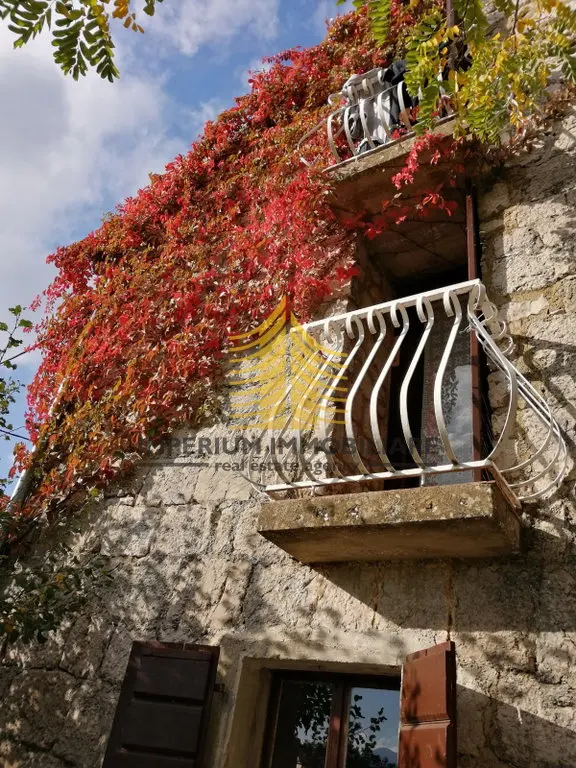 Kuća na prodaju – Lovreć, 150 m², 2-sobni – fotografija 2